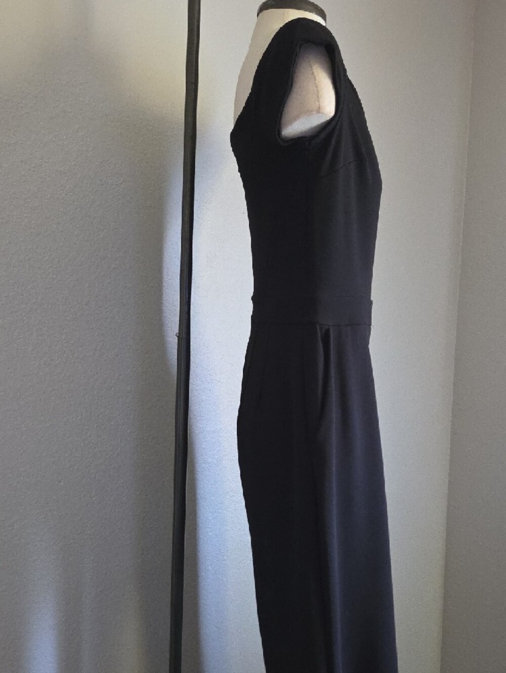 Express Black Cap-Sleeve Wide-Leg Jumpsuit - Picture 3 of 6